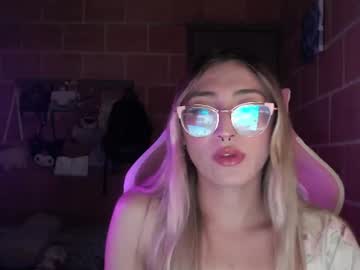 Stream thumbnail andrea_camila
