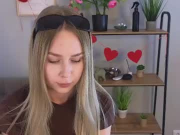 Stream thumbnail april_davis_
