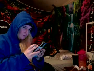Stream thumbnail candismiths