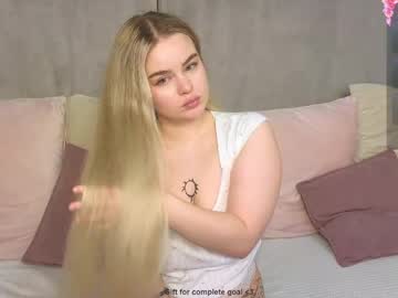 Stream thumbnail caroline_meo