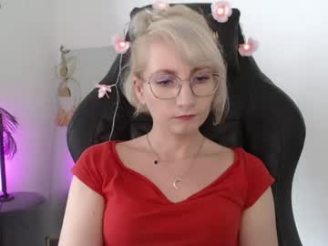 Stream thumbnail cinderellamoon