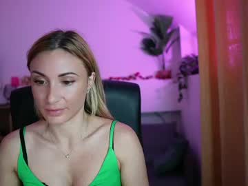 Stream thumbnail cum_with_sarah