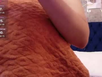 Stream thumbnail curvybuffgirl