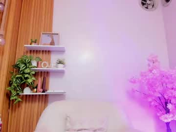 Stream thumbnail dara_petite_