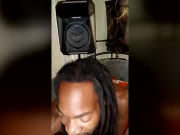 Stream thumbnail deqelong