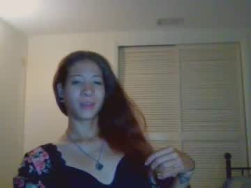 Stream thumbnail elliehazii