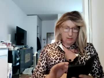 Stream thumbnail femboy_shaved