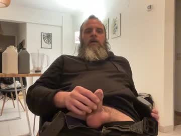 Stream thumbnail giant_trimming_hit