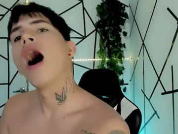 Stream thumbnail kiss_whitee