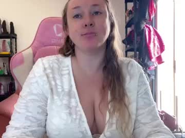 Stream thumbnail kissica