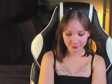Stream thumbnail mia_ramsey
