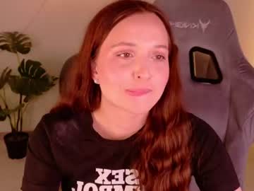 Stream thumbnail mila_mo0n