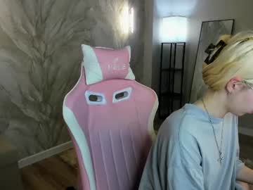 Stream thumbnail mollyy_snow