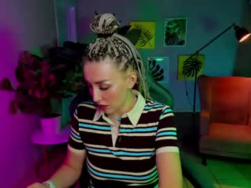 Stream thumbnail monicariley
