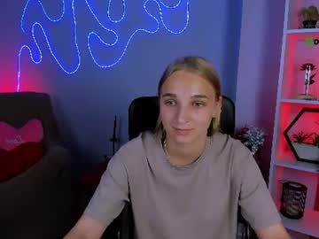 Stream thumbnail salma_velvet