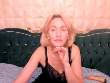 Stream thumbnail scarletturqueen