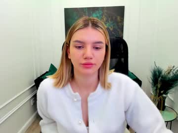 Stream thumbnail selenaemoore