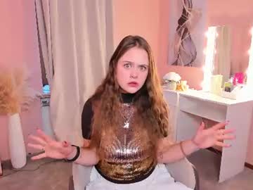 Stream thumbnail tara_leen